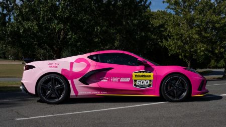 Chevrolet Corvette Stingray rosa regresa como pace car a la Nascar 2026 - Autocosmos